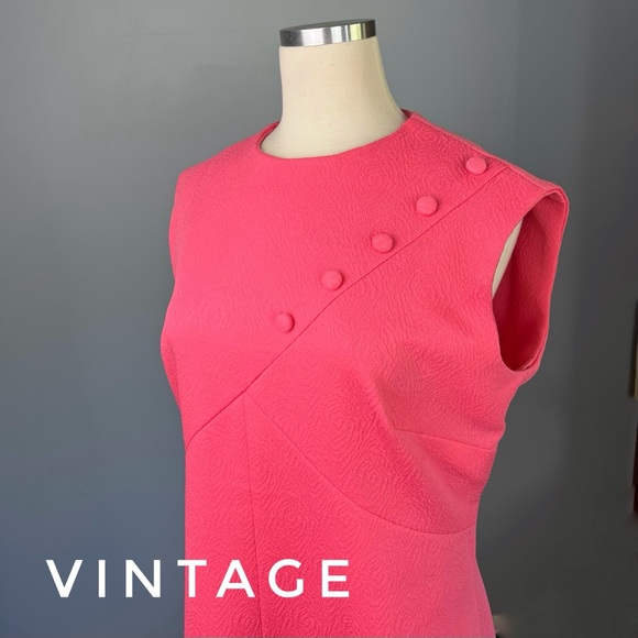 VINTAGE 1960's Pink Coral Sleeveless Textured Mid Century Day Dress - Picture 4 of 15